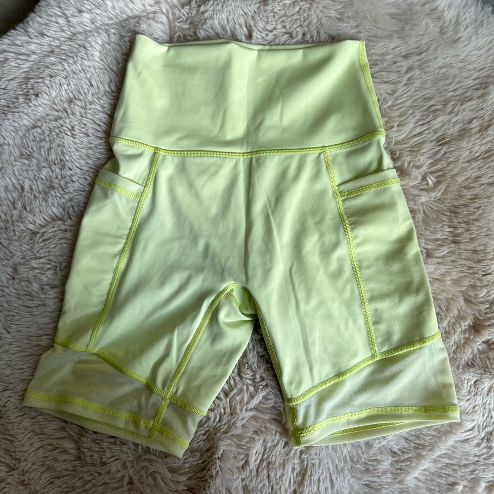 Aerie biker shorts with side pockets and mesh